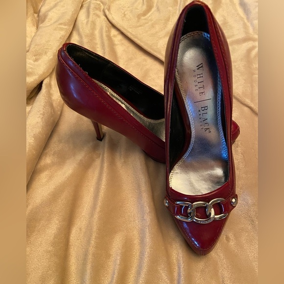 WHITE HOUSE BLACK MARKET BURGUNDY PATENT LEATHER HEELS SIZE 7.5 - Picture 3 of 9